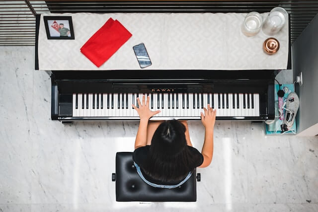 企業のピアノ教室 VS 個人のピアノ教室
